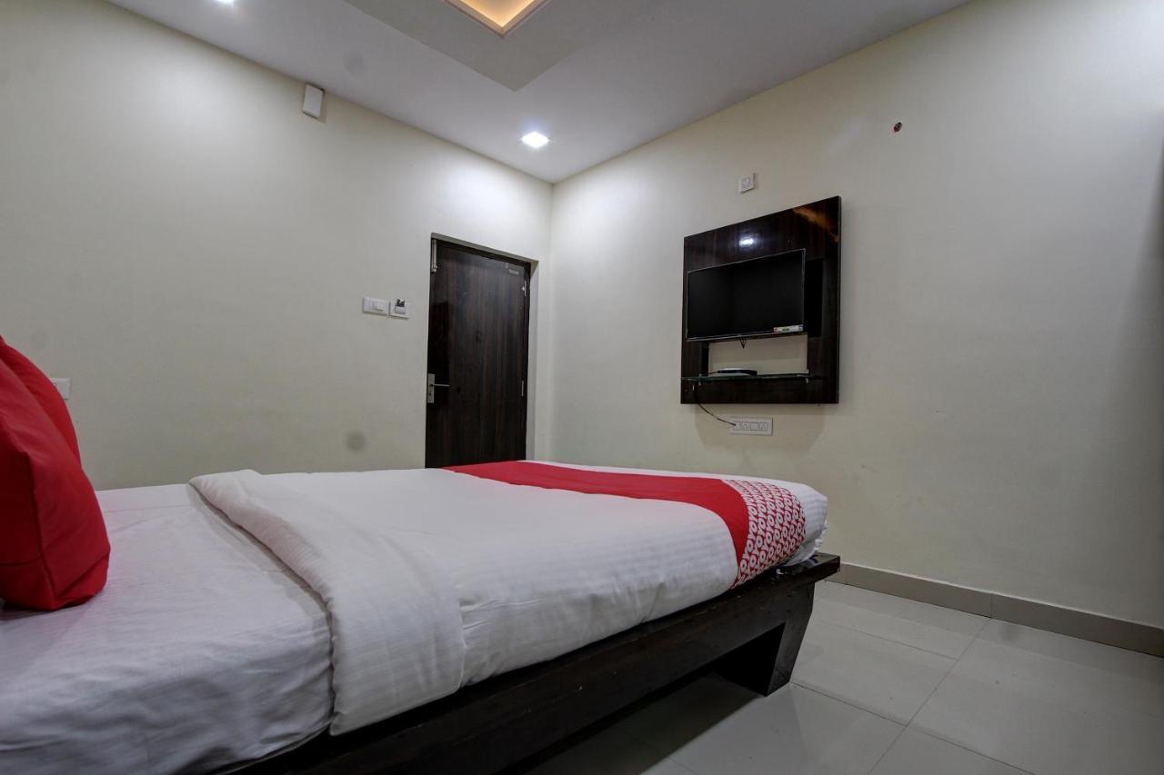 Collection O 38566 Mk Hotel And Lodge Gulbarga Exterior photo