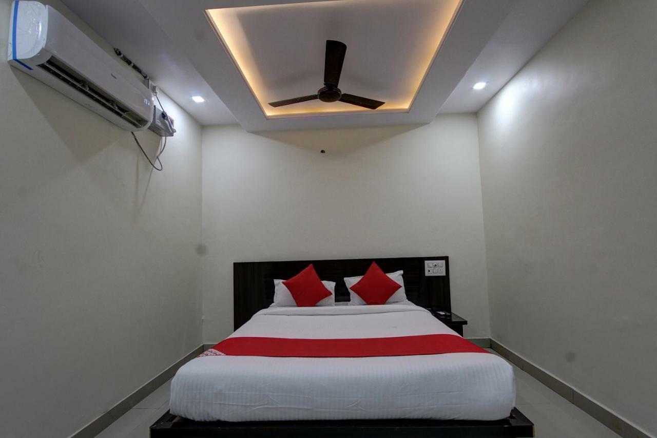 Collection O 38566 Mk Hotel And Lodge Gulbarga Exterior photo